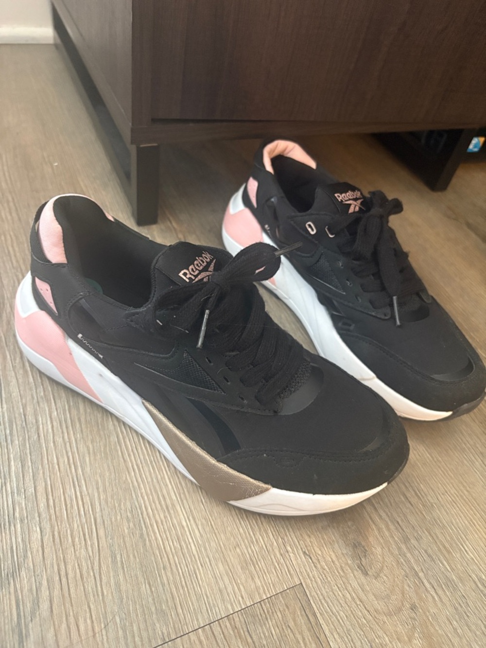 Reebok Women’s Black Pink & Gold Fashion Sneakers
Woman’s 7.5